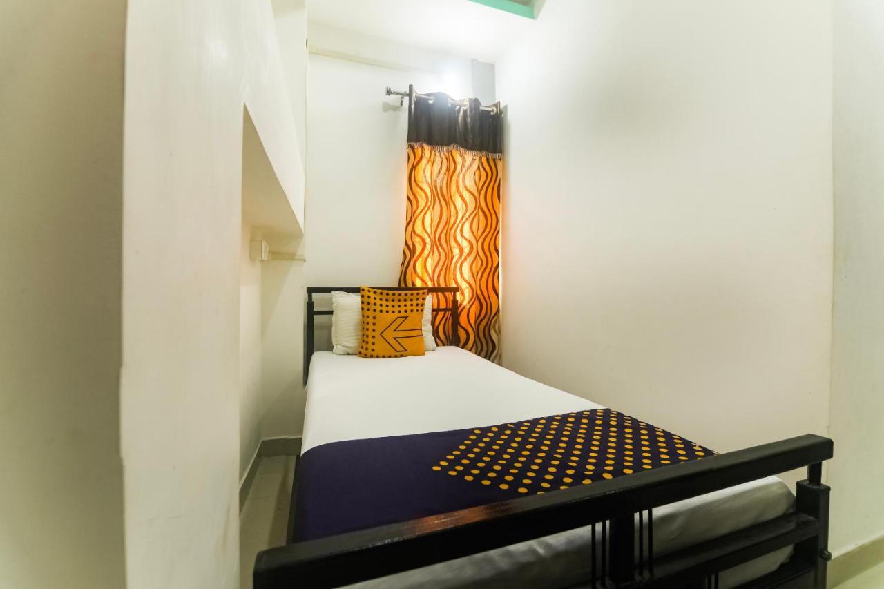 โอโย 75751 โฮเทล สุริยา Hotel Bahadrabad ภายนอก รูปภาพ
