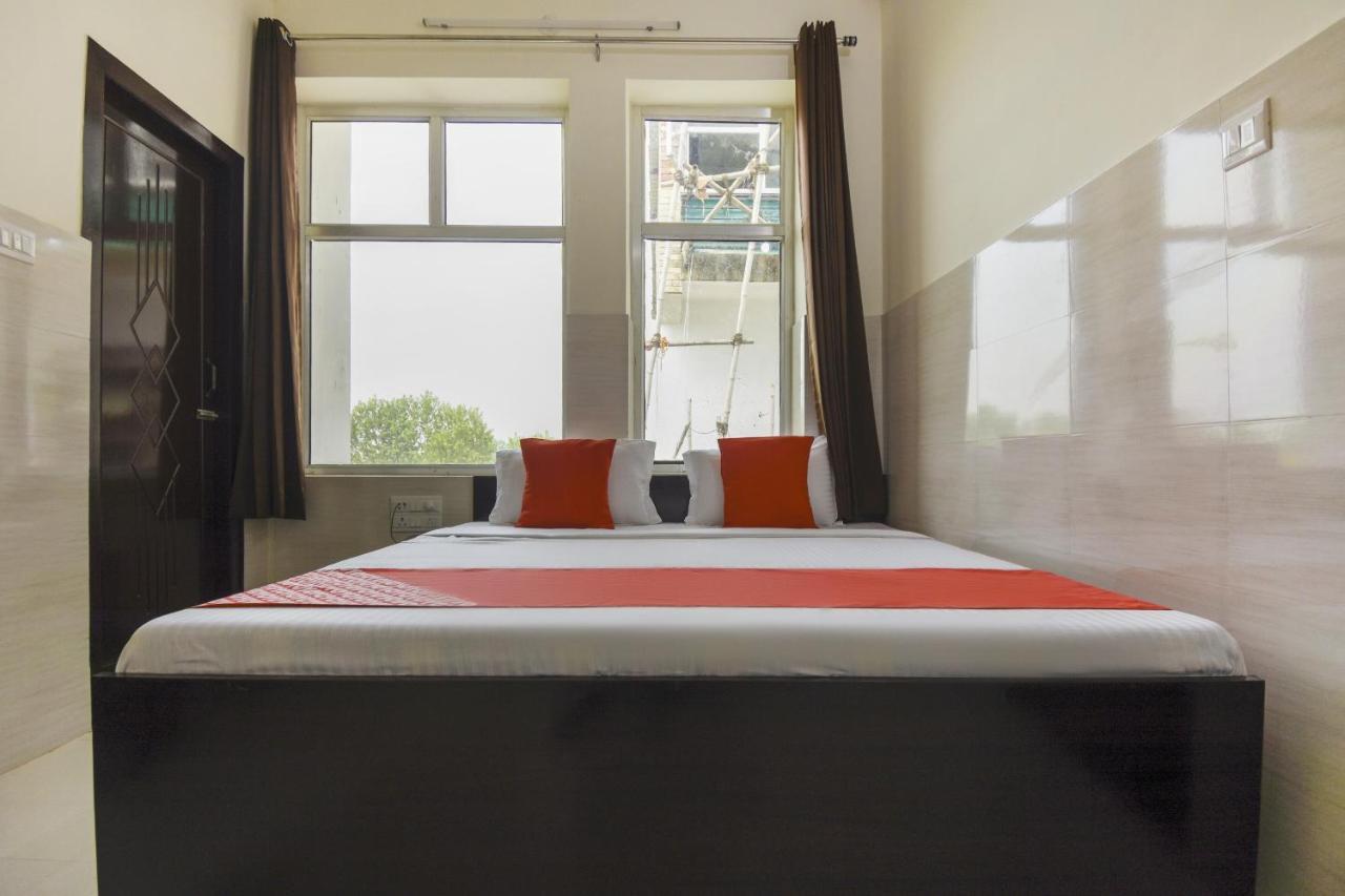 โอโย 75751 โฮเทล สุริยา Hotel Bahadrabad ภายนอก รูปภาพ