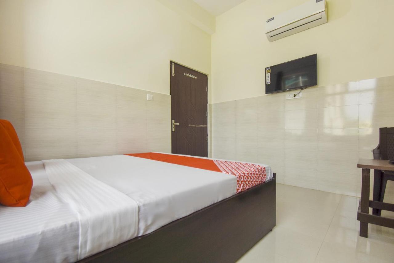 โอโย 75751 โฮเทล สุริยา Hotel Bahadrabad ภายนอก รูปภาพ