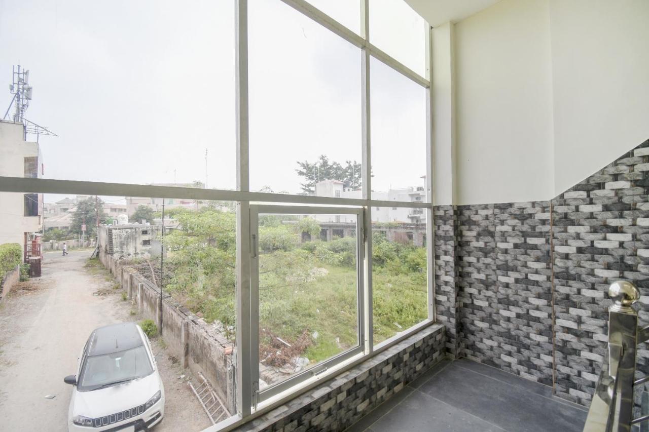 โอโย 75751 โฮเทล สุริยา Hotel Bahadrabad ภายนอก รูปภาพ