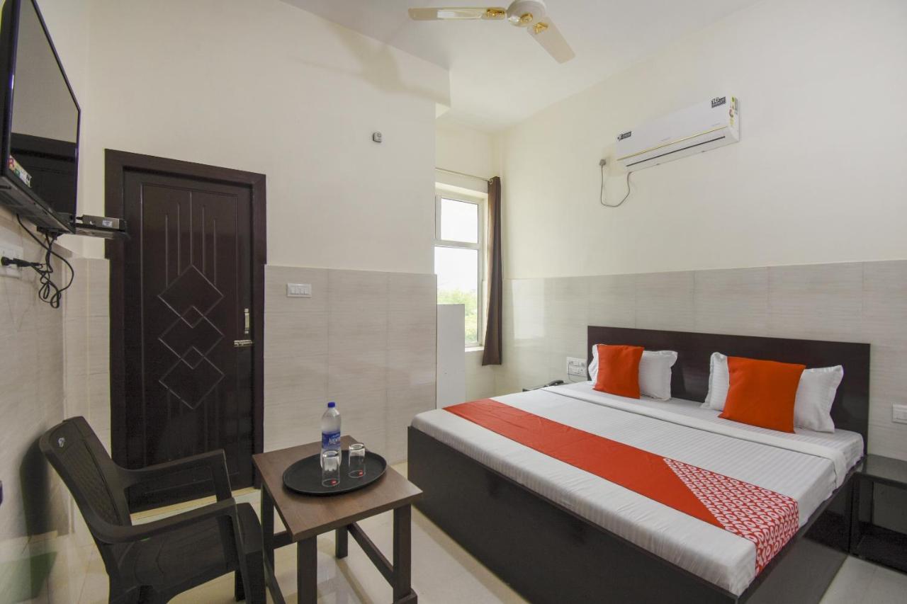 โอโย 75751 โฮเทล สุริยา Hotel Bahadrabad ภายนอก รูปภาพ