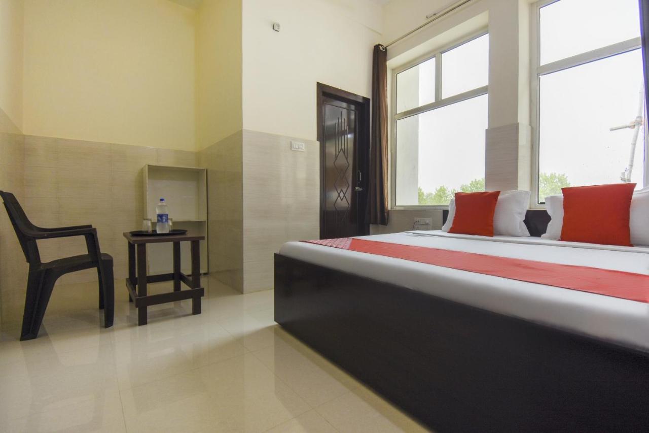 โอโย 75751 โฮเทล สุริยา Hotel Bahadrabad ภายนอก รูปภาพ