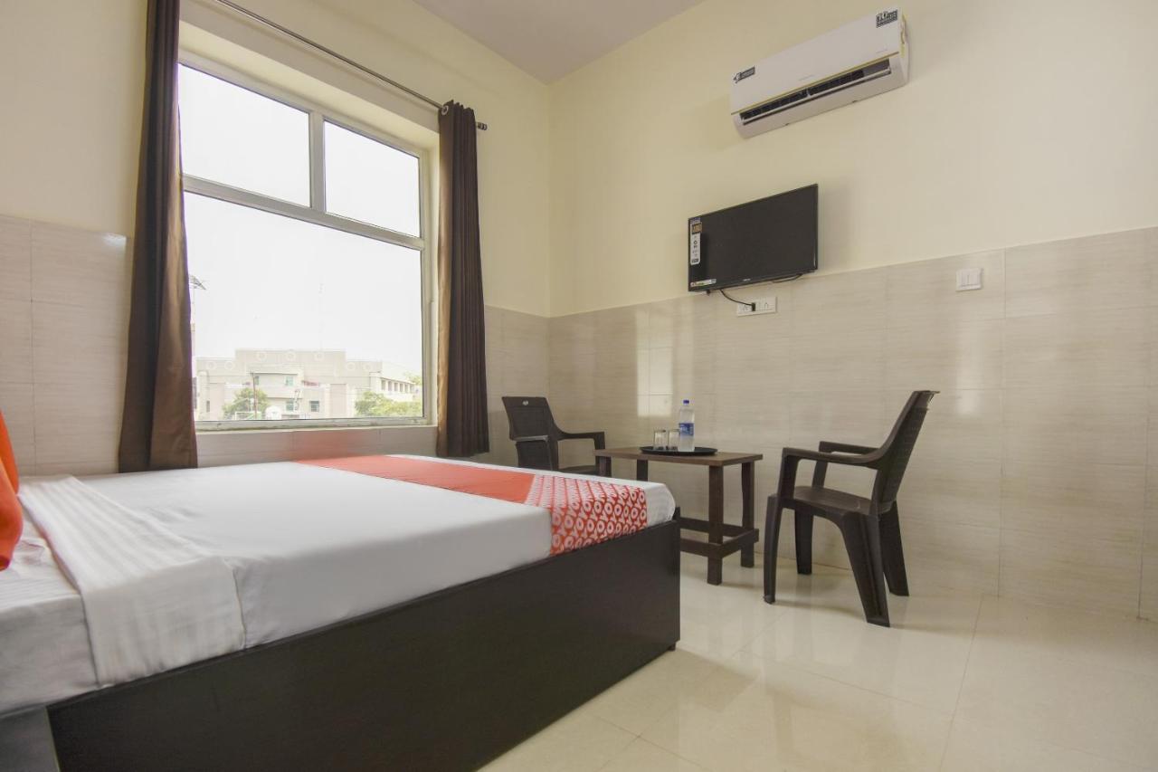 โอโย 75751 โฮเทล สุริยา Hotel Bahadrabad ภายนอก รูปภาพ