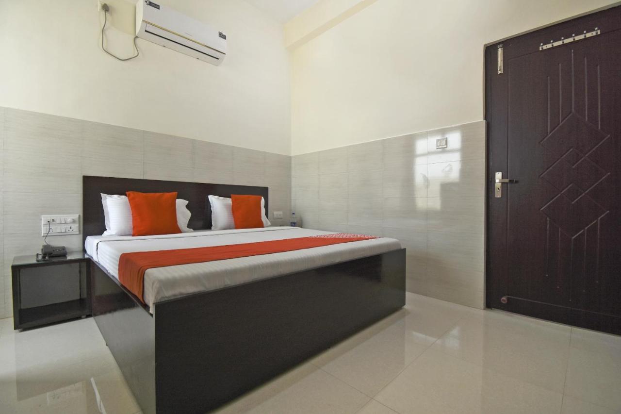 โอโย 75751 โฮเทล สุริยา Hotel Bahadrabad ภายนอก รูปภาพ